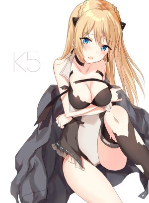 k5,少女前線,kinona,金发,碧眼,脸红,露胸,cleavage,发饰,长发,视线正对,開いた口,single,白背景