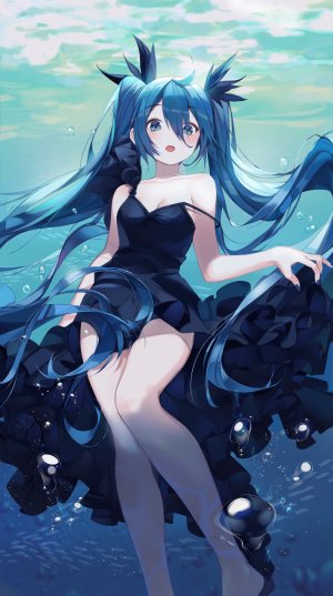 初音ミク,深海少女,VOCALOID,呆毛,前发,露肩,碧眼,青发,露胸,泡泡,cleavage,连衣裙,绿色眼,长发,视线正对,開いた口,缎带,貧乳,single,双马尾