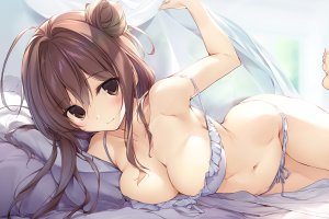 原创,karory,长发,single,脸红,视线正对,前发,露胸,茶发,棕色眼,巨乳,holding,呆毛,横臥,裸足